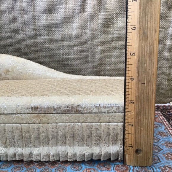 Vintage Small Jewelry Music Box - Picture 15 of 16